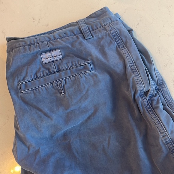 Blue vineyard vines shorts - Picture 3 of 4